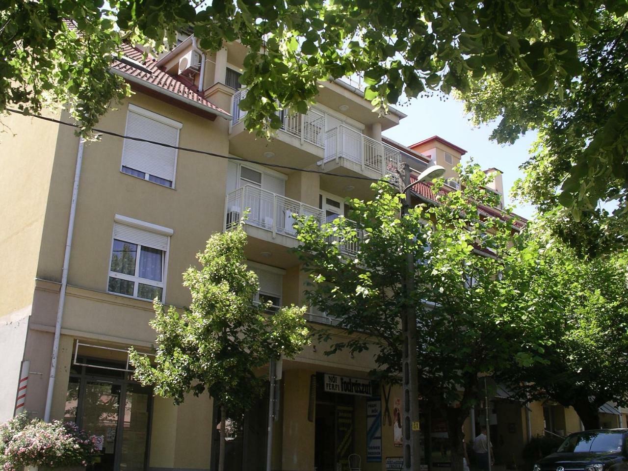 Centrum 2 Apartmanok Hévíz Dış mekan fotoğraf